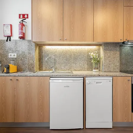 Host Wise - Modern With Terrace - Walk Everywhere Apartament