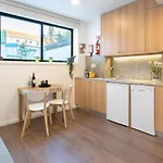 Host Wise - Modern With Terrace - Walk Everywhere *