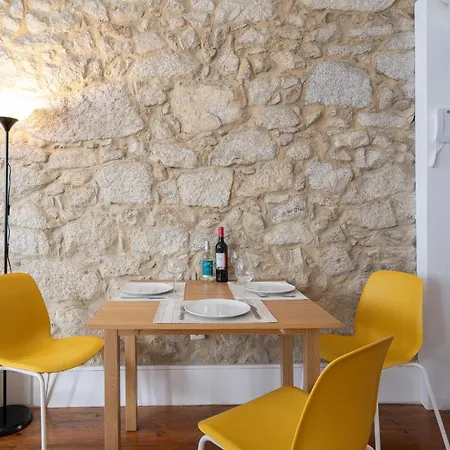 Host Wise - Modern With Terrace - Walk Everywhere Apartment *