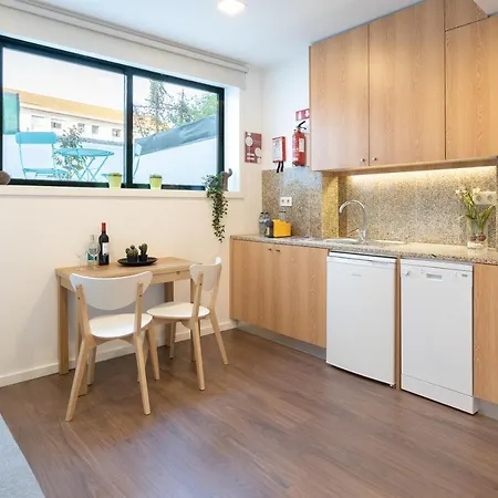 Host Wise - Modern With Terrace - Walk Everywhere *