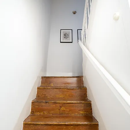 Host Wise - Modern With Terrace - Walk Everywhere Apartment