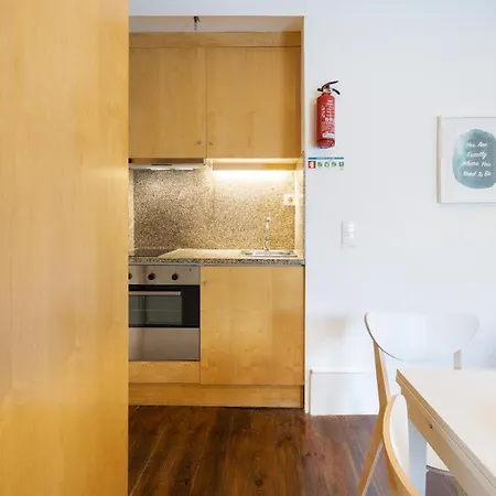 Host Wise - Modern With Terrace - Walk Everywhere Apartment Porto