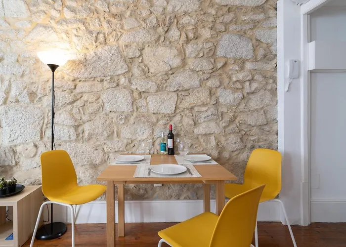 Host Wise - Modern With Terrace - Walk Everywhere Apartment *