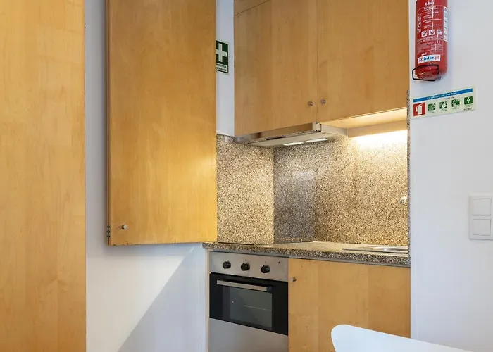 Host Wise - Modern With Terrace - Walk Everywhere Apartment Porto