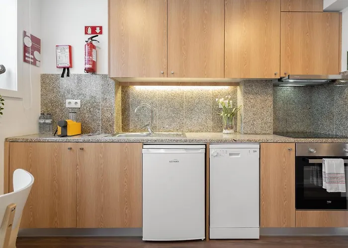 Host Wise - Modern With Terrace - Walk Everywhere Apartment