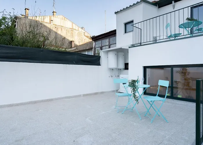 Host Wise - Modern With Terrace - Walk Everywhere Apartment