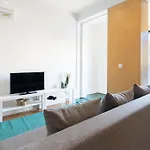 Host Wise - Modern With Terrace - Walk Everywhere شقة بورتو