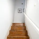 Host Wise - Modern With Terrace - Walk Everywhere شقة