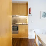 Host Wise - Modern With Terrace - Walk Everywhere شقة بورتو