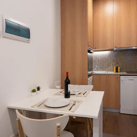 Host Wise - Modern With Terrace - Walk Everywhere Appartement