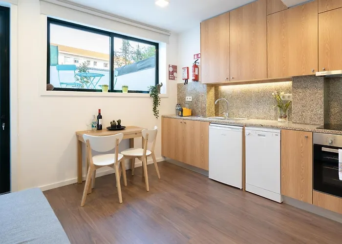 Host Wise - Modern With Terrace - Walk Everywhere *